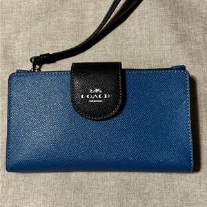 NWOT Coach Contrast Tech Phone Wallet
